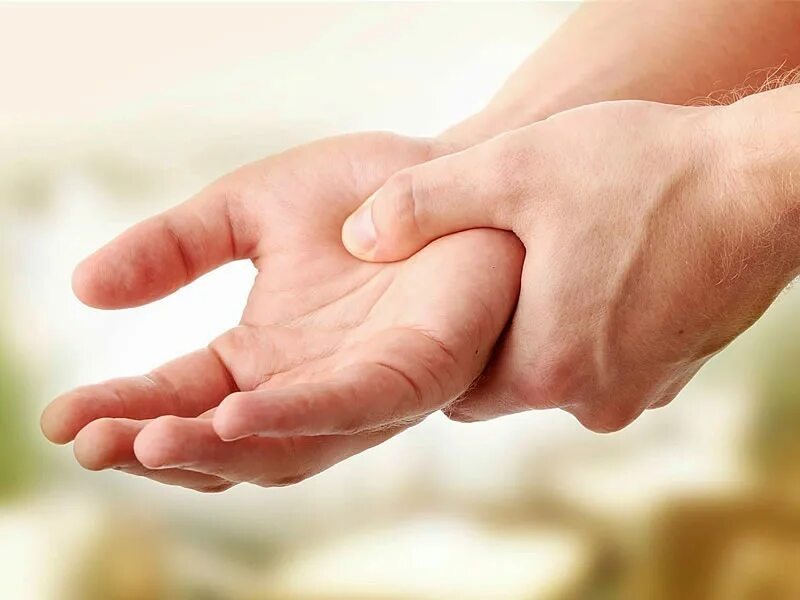 Німають руки – це ознака руйнування шийного відділу хребта